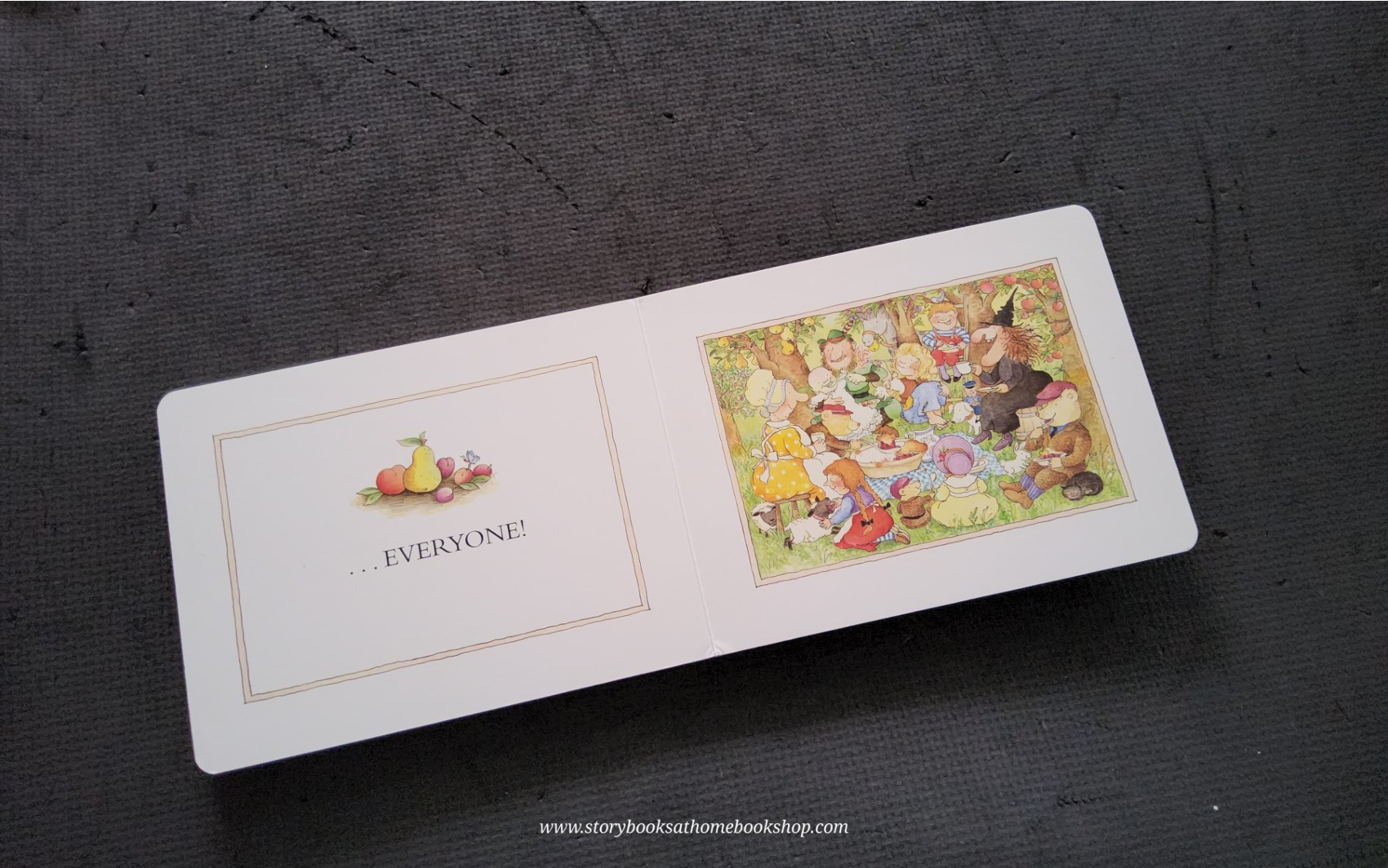 RECOMMENED BOOK **BOARD BOOK** 🍅EACH PEACH PEAR PLUM BY JANET AND ALLAN AHLBERG