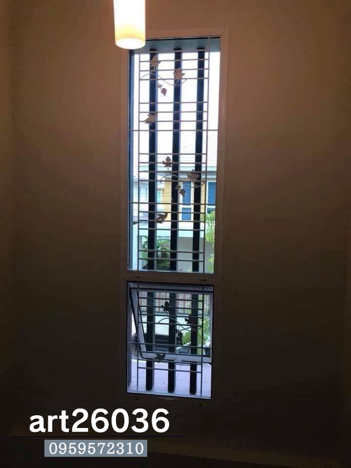 เหล็กดัดพร้อมมุ้งลวด บานประตูและหน้าต่าง