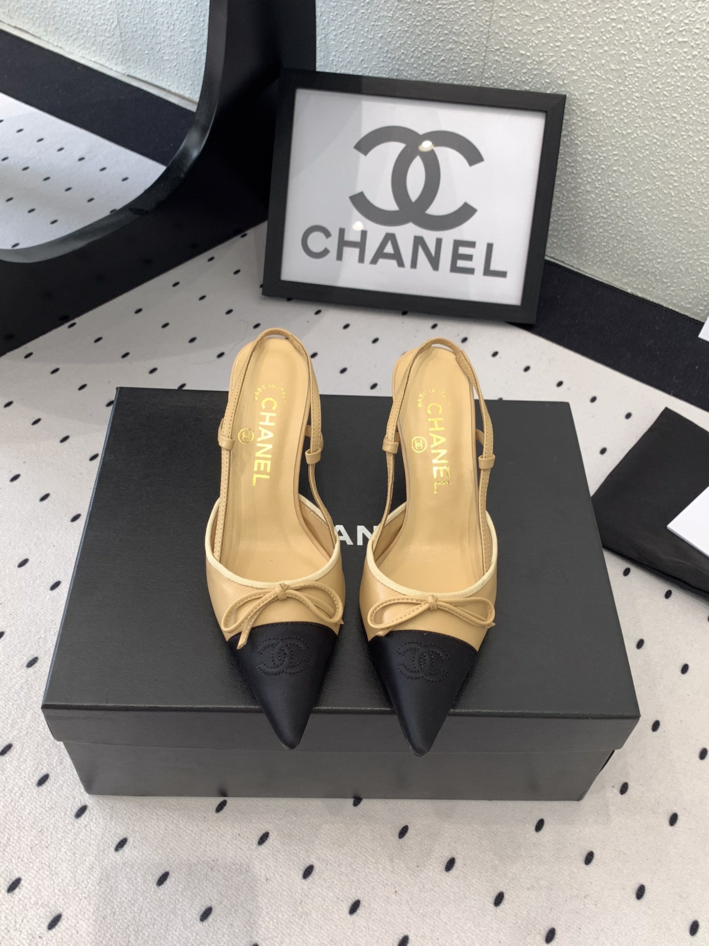 [Pre-order] รองเท้า Chanel Beige/Black Leather Bow CC Cap Toe Pointed Pumps Sling back Heel เกรดที่ดีที่สุด สำเนา