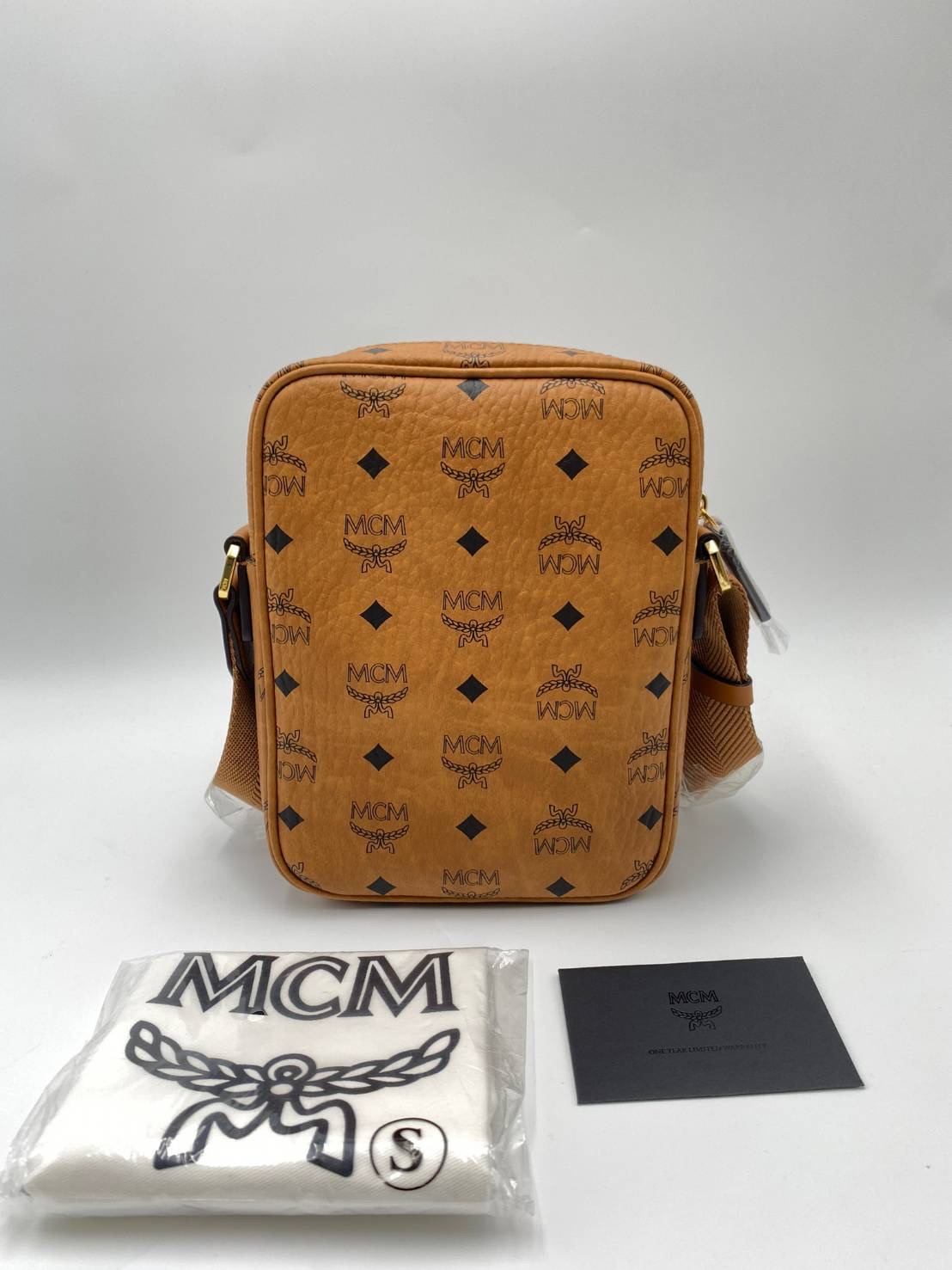 New Mcm crossbody อุปกรณ์การ์ด ถุงผ้า ถุงกระดาษ shop king power