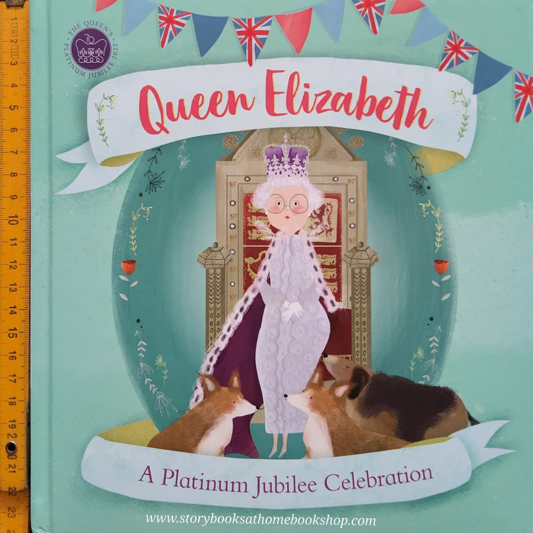 RECOMMENDED BOOK** **หนังสือนิทานปกแข็ง ** ♥️QUEEN ELIZABETH A PLATINUM JUBILEE CELEBRATION