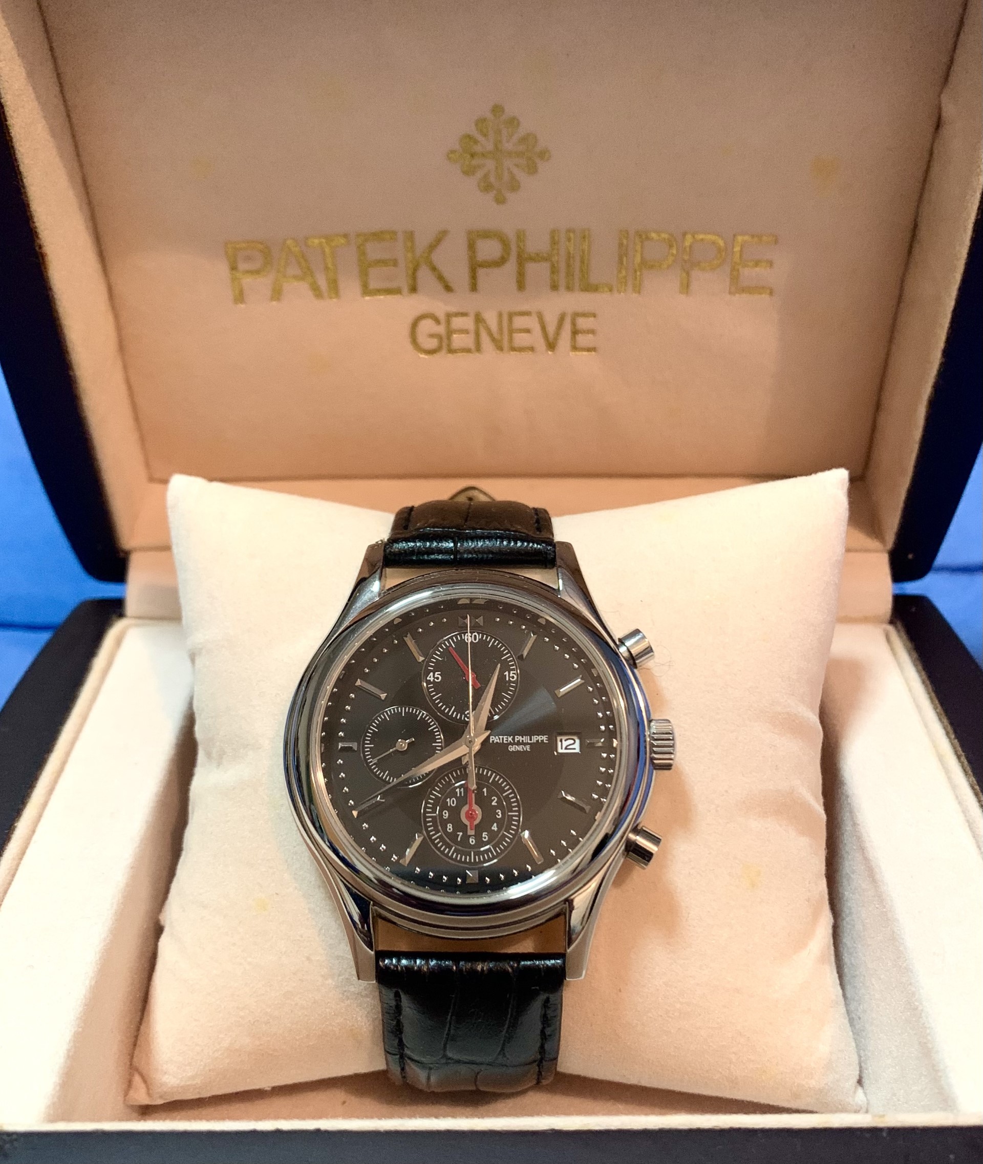 นาฬิกาข้อมือ สายหนังสีดำ ยี่ห้อ Patek Philippe Chronograph มือสอง