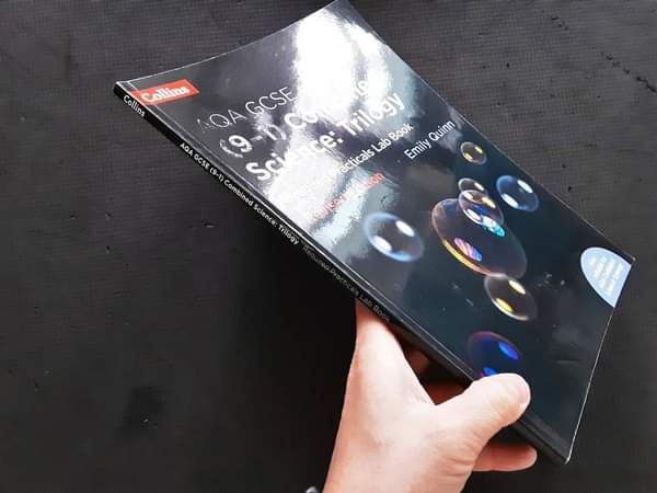 Revision Guide book ** ð
ðCollins:AQA GCSE (9-1)COMBINED SCIENCE: TRILOGY