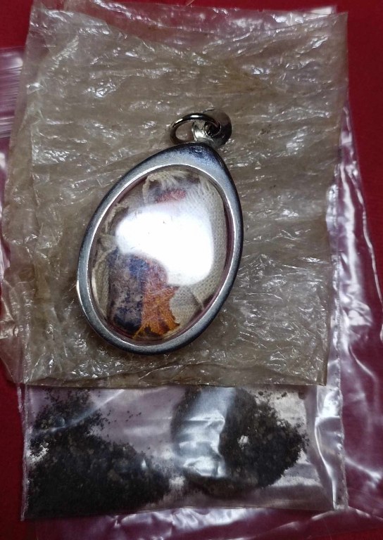 พระทันตธาตุครูบาเมือง วัดท่าแหน จ.ลำปาง พระทันตธาตุ ครูบาเมืององค์นี้ได้มาจากคุณลุงประเสริฐ อายุ 82 ปี ปัจจุบันยังมีชีวิตอยู่ (พ.ศ.2567) คุณลุงประเสริฐท่านเคยเป็นครูสอนในจังหวัดลำปาง ท่านสอนและย้ายโรงเรียน หลายที่ในจังหวัดลำปาง