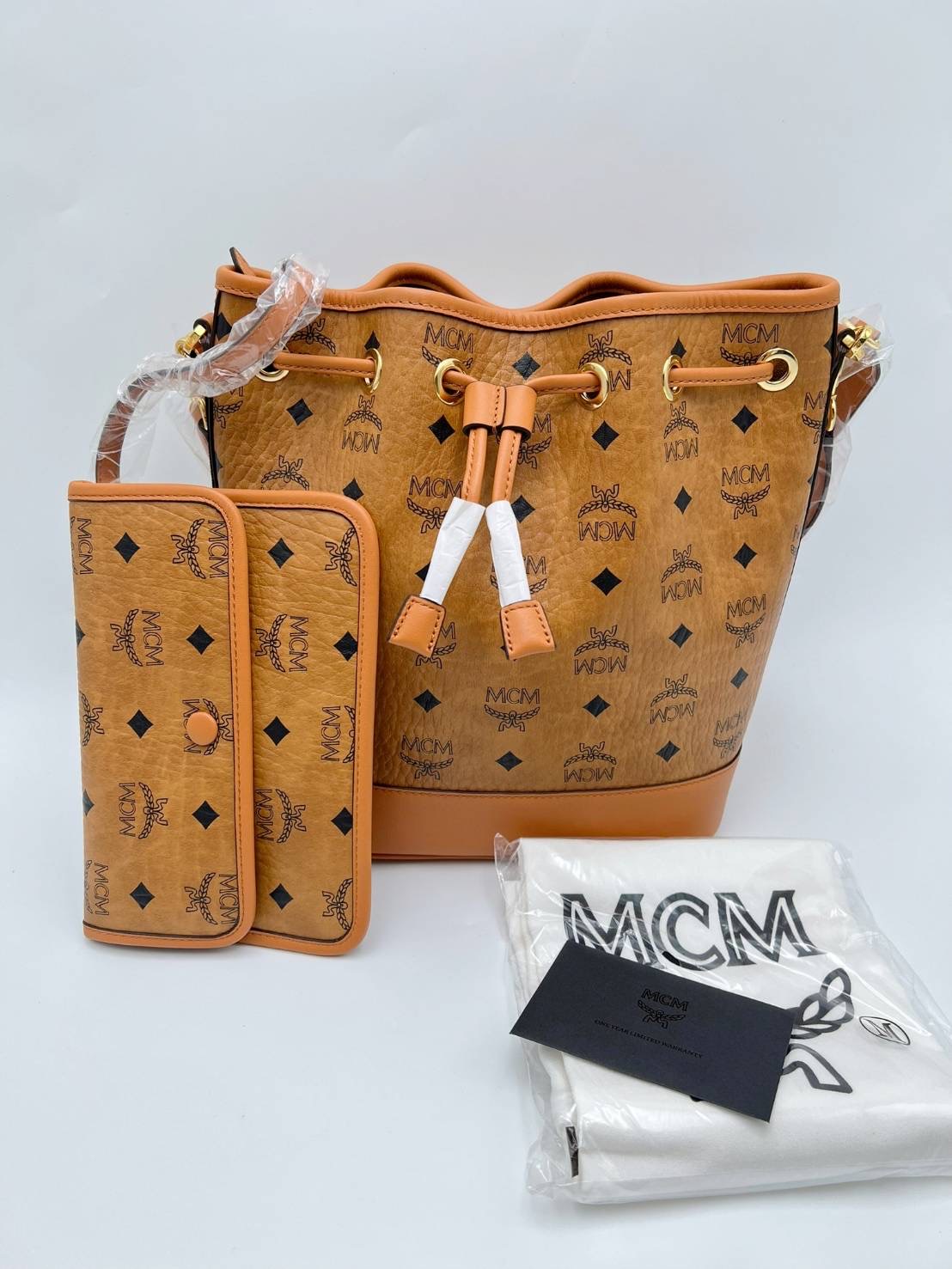 New Mcm ใบใหญ่ อุปกรณ์ การ์ด ถุงผ้า ถุงกระดาษ shop king power