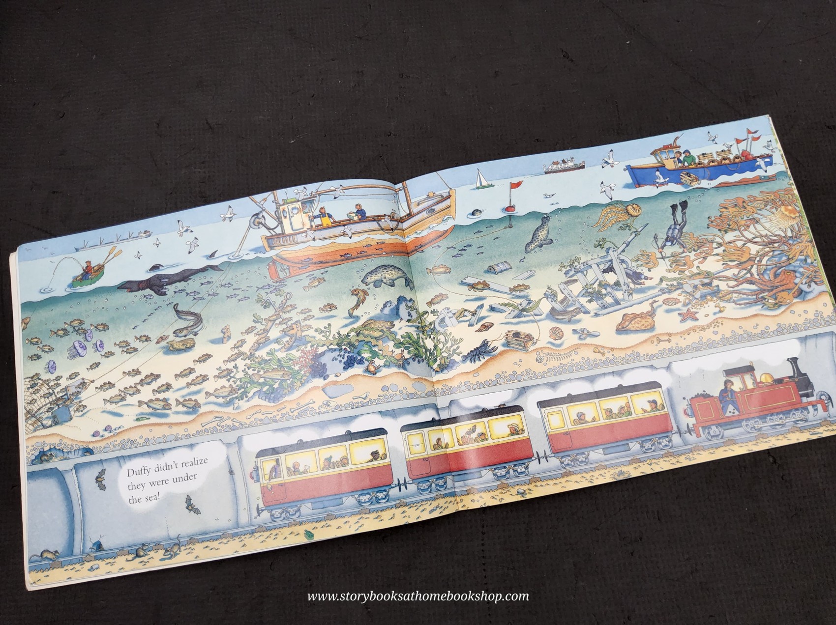 หนังสือนิทานปกอ่อน** 🍅GREEN LIGHT FOR THE LITTLE RD TRAIN BY BENEDICT BLATHWAYT