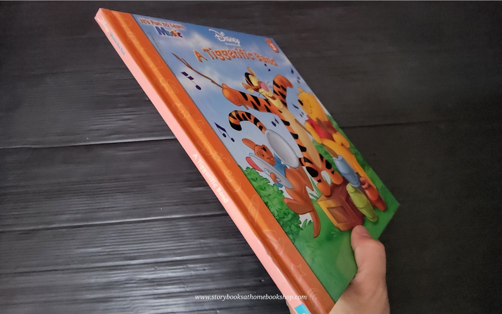 หนังสือนิทานปกแข็ง 🍅🍓DISNEY WINNIE THE POOH: A TIGGERIFIC BAND