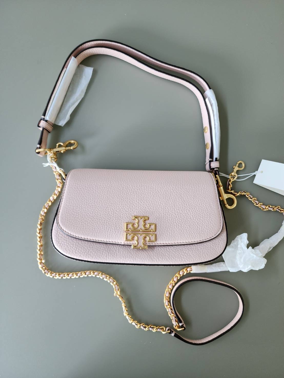 New Tory Burch Britten Convertible รุ่นนี้มีสายมา 2สายสวยๆ ขนาด 8.75"(L) x 6.5"(H) x 3"(D)