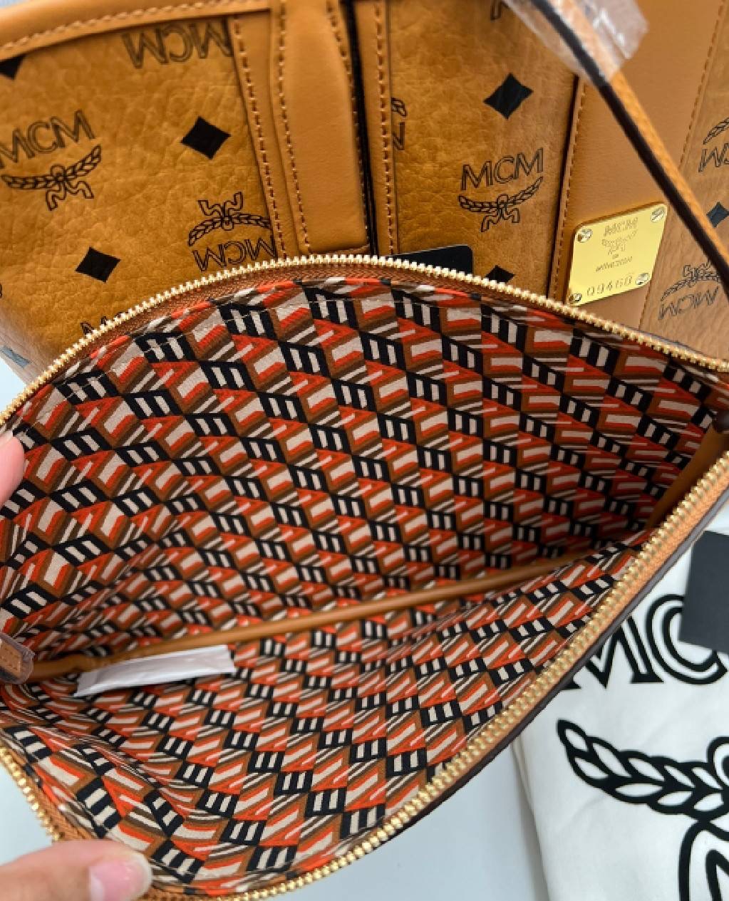 New Mcm tote กลับด้านได้ ลายใหม่
