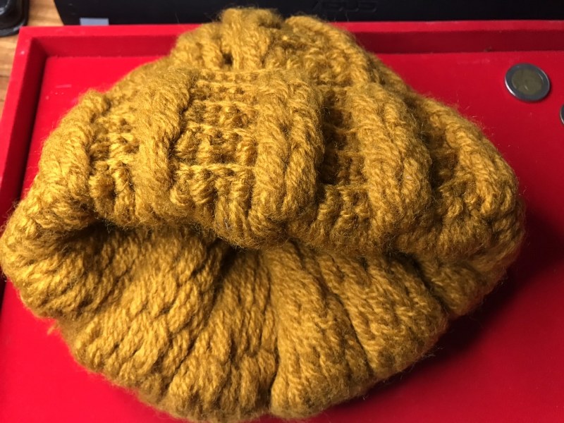 หมวกนี้ได้มาจากคุณลุงพิษณุ ฤทัยรัตน์เจริญ ปัจจุบัยอายุกว่า ๖๐ ปีแล้ว เป็นชาวกะเหรี่ยงชาวห้วยต้ม หลวงปู่ได้ให้หมวกนี้แก่คุณลุงเมื่อคราวเดินทางไปเชียงราย