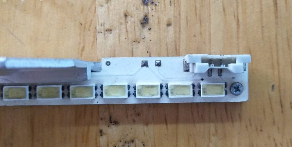 หลอดแบ็คไลท์ รุ่นUA32D4003B :UA32D4000N :BN64-01635A