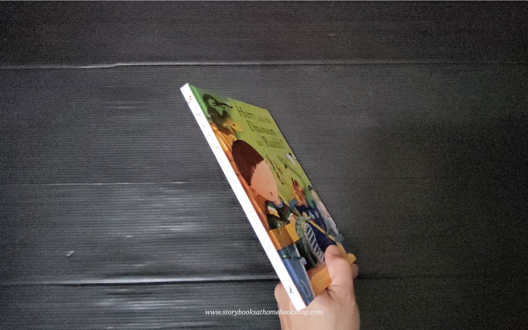 หนังสือนิทานปกแข็ง** 🍅🍓HARRY AND THE DINOSAURS SAY 'RAAHH!'