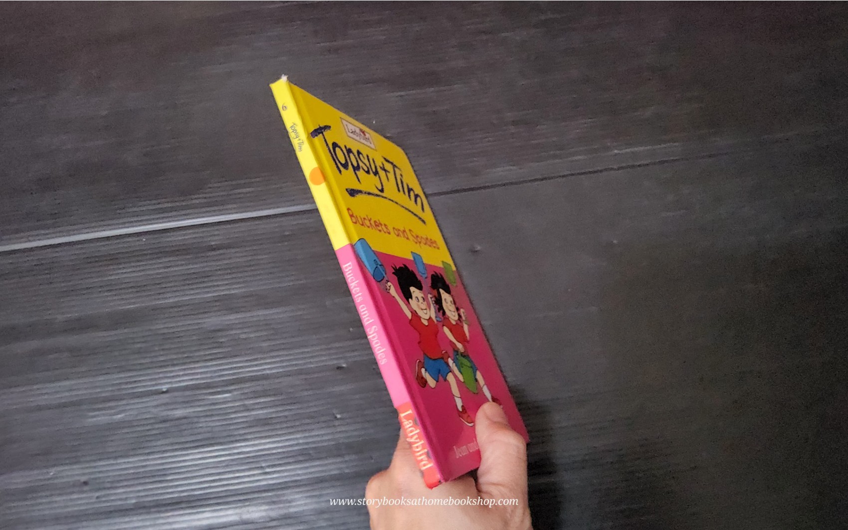 หนังสือนิทานปกแข็ง** ♥️♥️TOPSY+TIM:BUCKETS AND SPADES