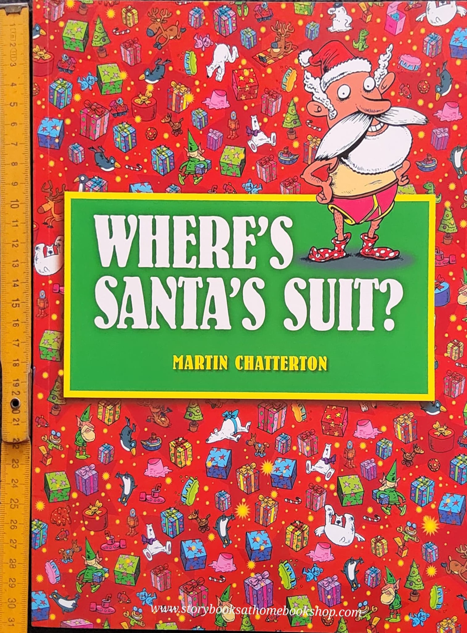 PUZZLE BOOK** 🍓🍓 WHERE'S SANTA'S SUIT?