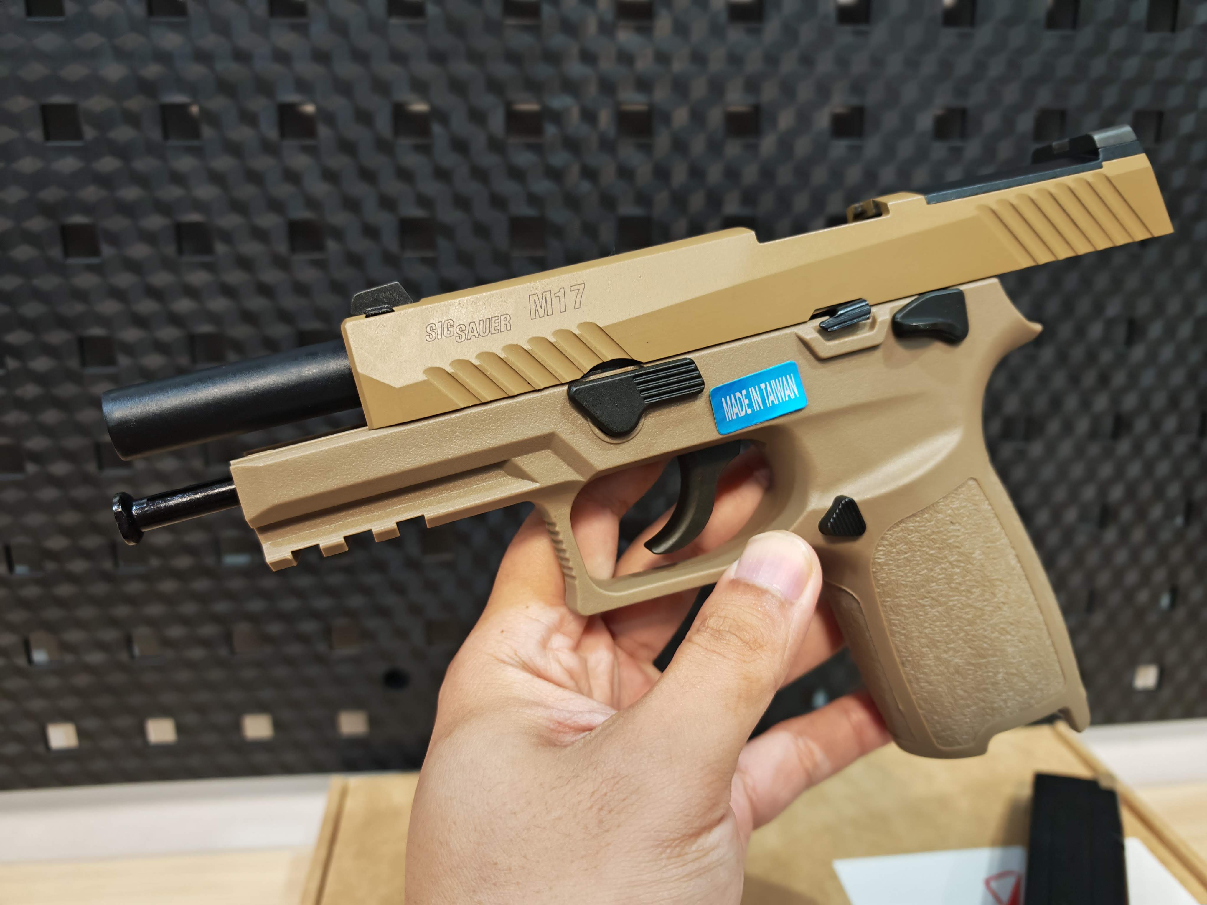 WE Sig Sauer P320 M17 สีทราย GBB BB Gun บีบีกัน แบบแก๊ส ปืนอัดลม มือสอง Airsoft Gun