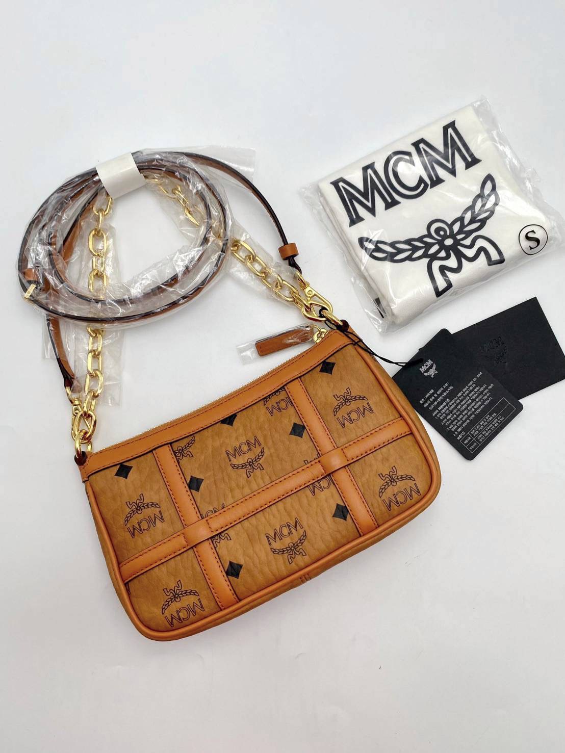 โปร New MCM Delmy Aren Shoulder Bag in Visetos Size : 5.0 x 21.0 x 12.5 cmใส่โทรศัพท์ได้ทุกรุ่น อุปกรณ์การ์ด ถุงผ้า