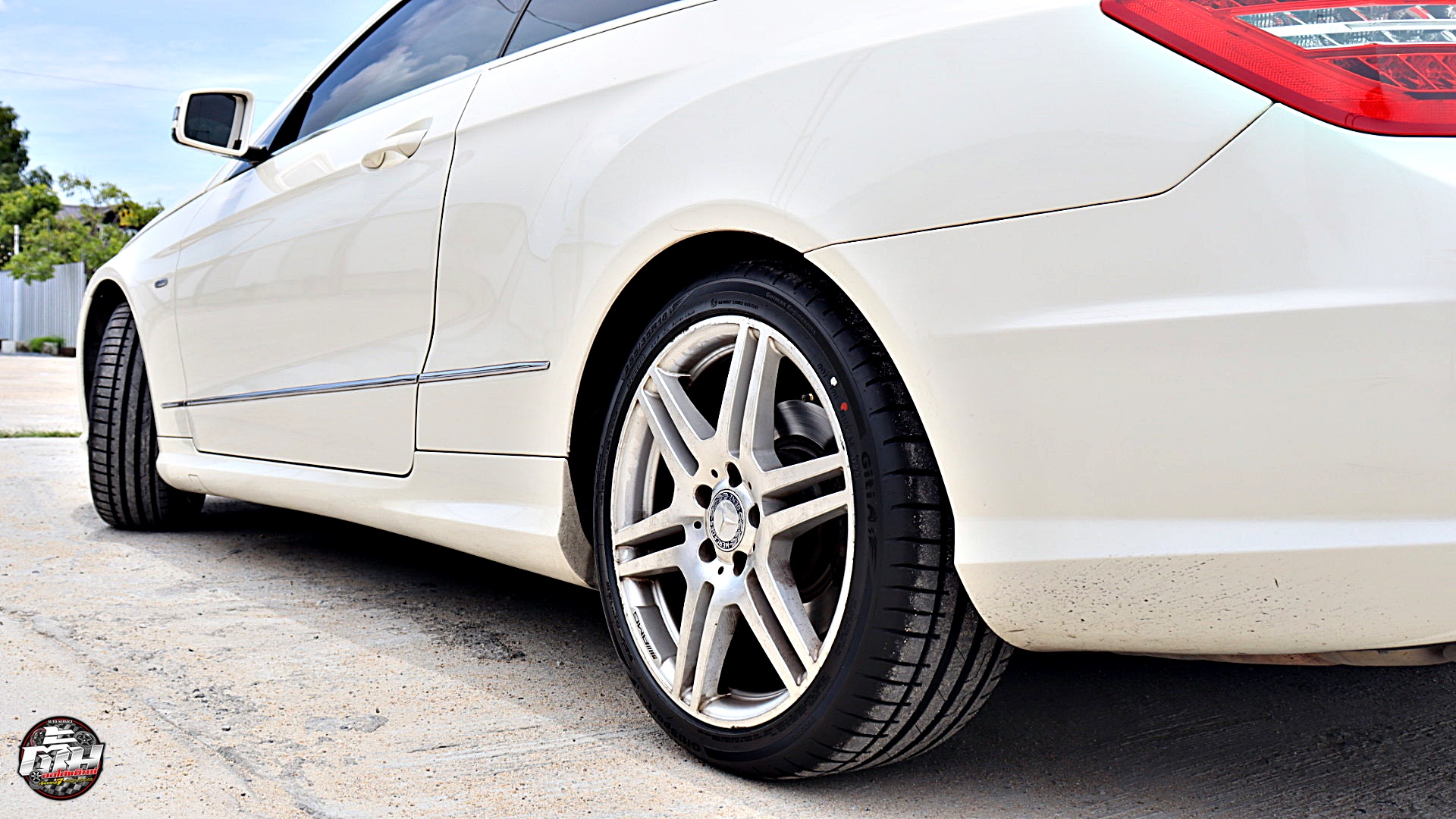 Mercedes Benz E-Class E250 เปลี่ยนยาง GITI Sport S2 F 235/40R18 95Y R 255/35R18 94Y