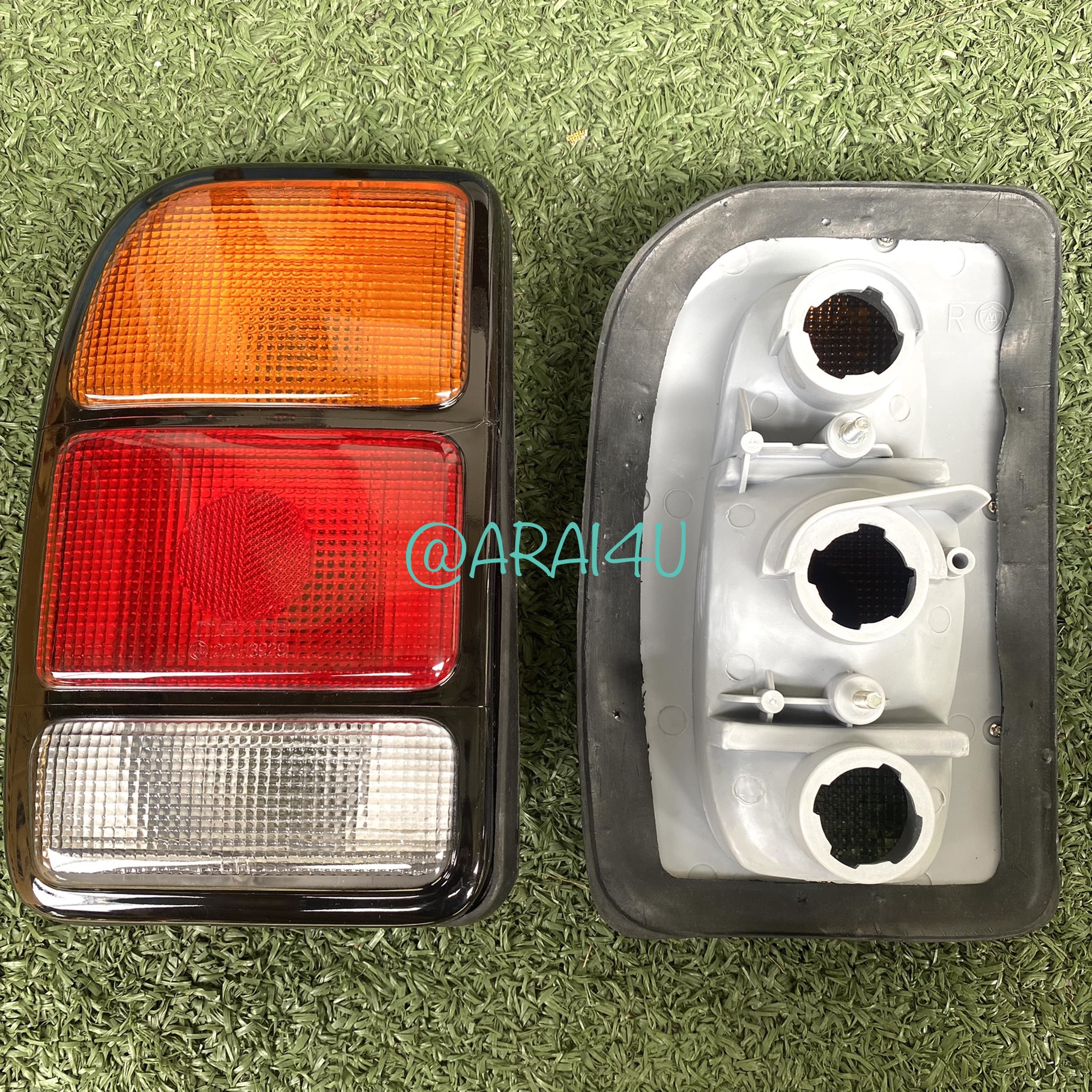 เสื้อไฟท้าย Mazda 1400 / M1400 (เฉพาะโคมไฟ) งานดี ***ราคาขายต่อคู่ ซ้าย+ขวา - ไฟท้าย มาสด้า familia แฟมิเลีย