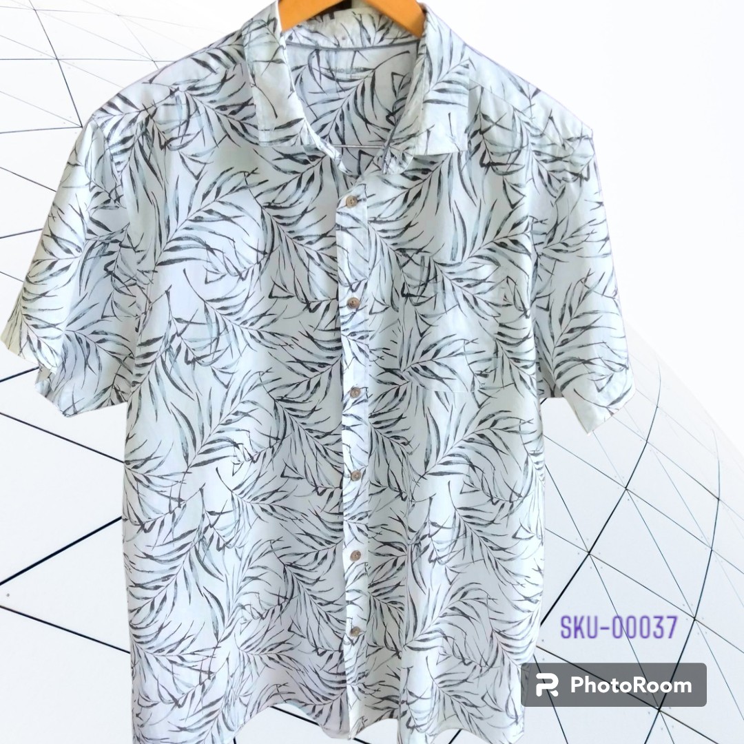 เสื้อฮาวายมือสอง ป้าย anko ลายใบมะพร้าว ผ้า 100% Cotton ไหล่ 19 อก 24 ยาว 30 ราคา 250 บาท ค่าจัดส่งเหมา ๆ 30 บาท (สั่งกี่ตัวก็ได้)