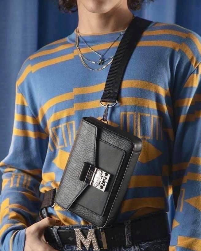 New Mcm millie crossbody สายสปอร์ตปรับสั้นยาวได้ ขนาด 8” อุปกรณ์.ถุงผ้า/การ์ดเปล่า