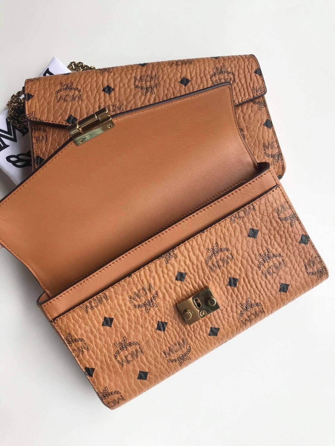 NEW MCM Millie crossbody Sz.9"L x 1.75"W x 5.5"H อุปกรณ์ถุงผ้า/การ์ดเปล่า