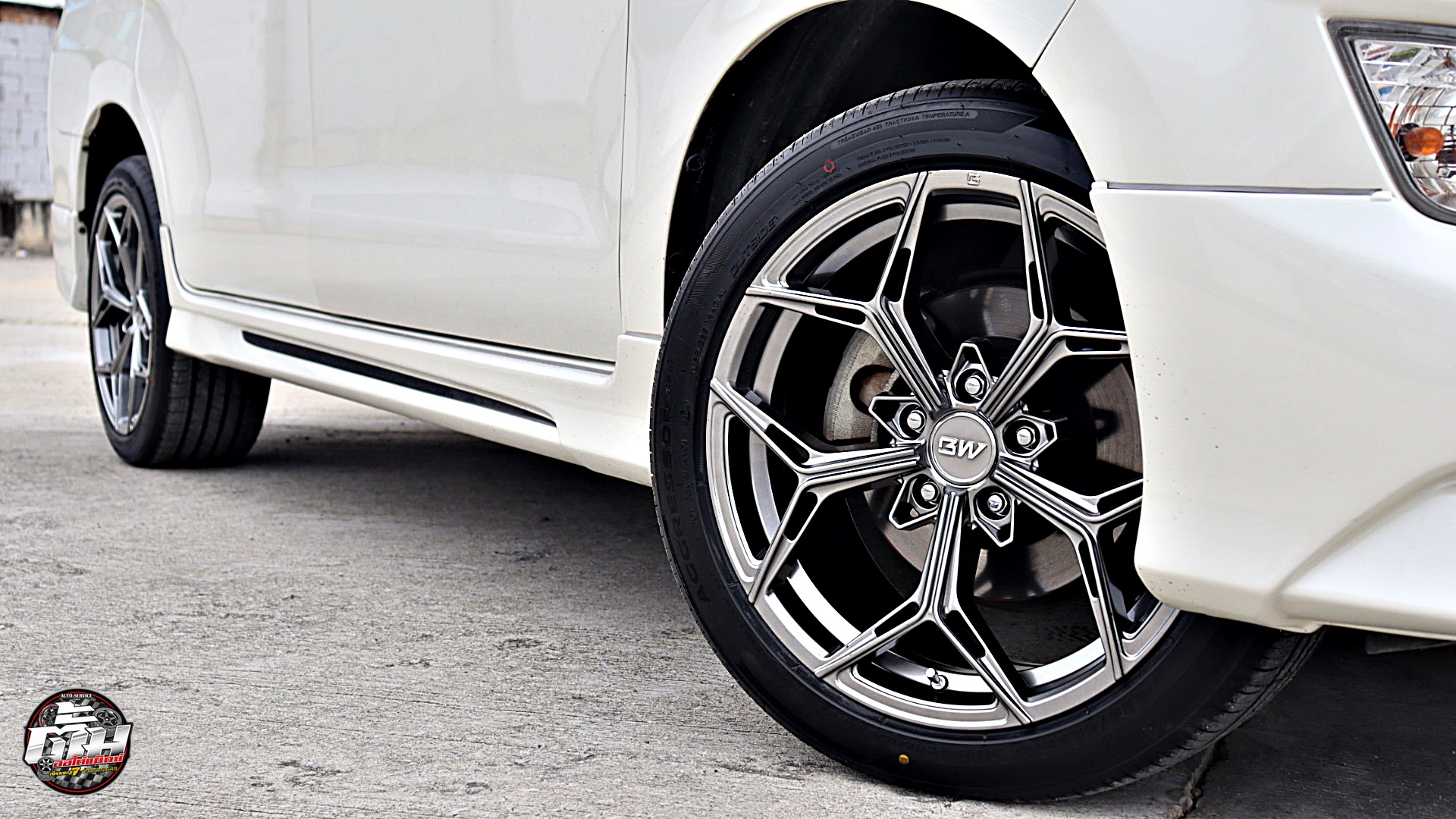 TOYOTA INNOVA เปลี่ยนล้อยาง ล้อ BW B175 ขอบ18นิ้ว ยาง ARISUN ZP01 235/45R18 98W