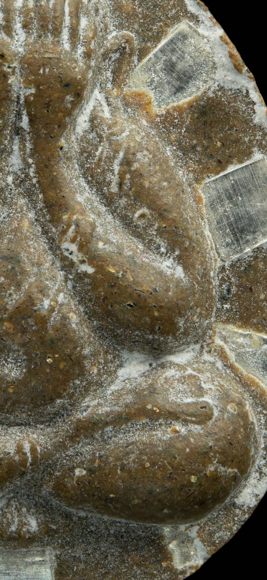 พระปิดตา เนื้อผงเกสร รุ่นแรก วัดชัยมงคล ปี 2522 ตะกรุดเงิน9ดอก (มีผงตะไบทองคำ)