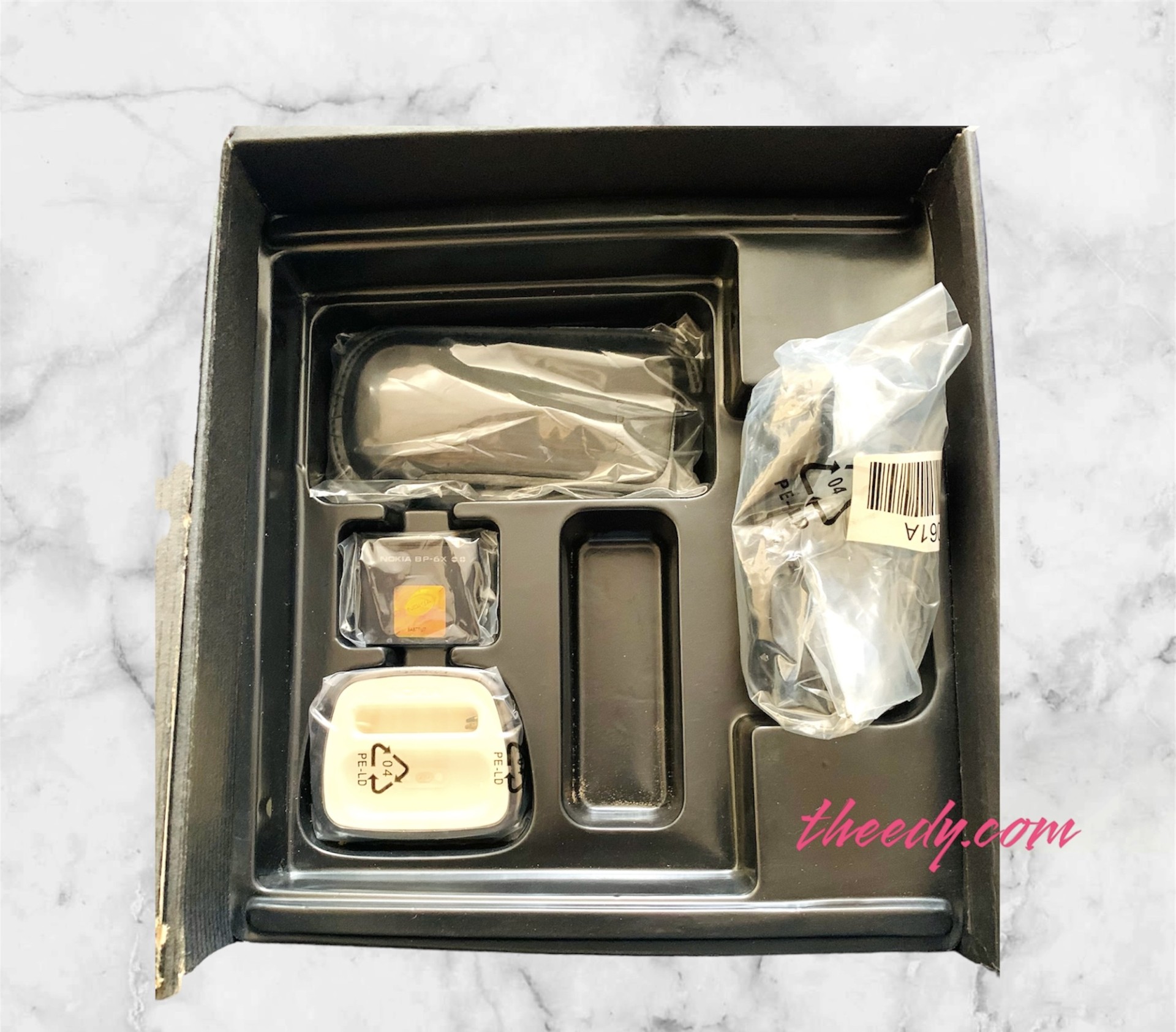 Nokia 8800 Scirocco Edition GSM 900/1800/1900 MHz อุปกรณ์ครบ Made in Finland!!!