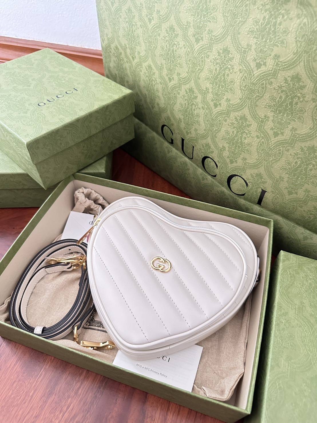 รุ่นใหม่น่ารักมาก New Gucci Interlocking G Heart Shoulder Bag sz.18.5cm x 20cm x 4.5cm