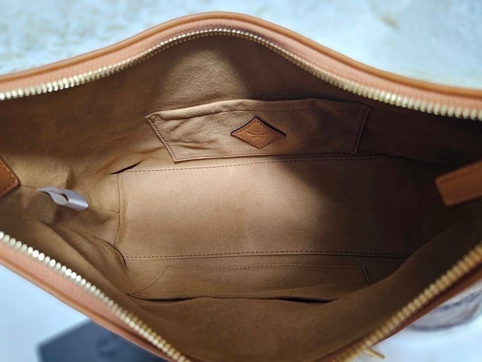 โปร พร้อมส่ง New MCM AREN HOBO IN VISETOS ขนาด 9.5 x 26.0 x 19.0 ซม. อุปกรณ์การ์ด/ถุงผ้า