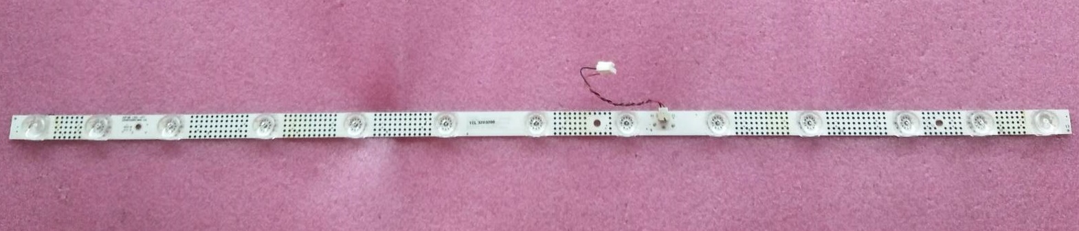 หลอดแบล็คไลท์ TCL ของแท้ถอดจากเครื่อง รุ่น32D3200 (รุ่น/เวอร์ชั่นนี้ทั้งเครื่องใช้หลอดแถวเดียว)