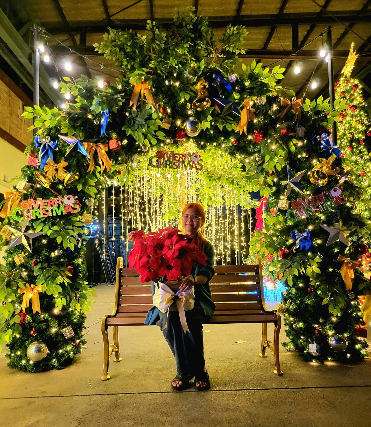 ให้เช่าซุ้มคริสต์มาส+,ม้านั่ง ขนาด2*2.4m พร้อมตกแต่งครบมาตราฐาน