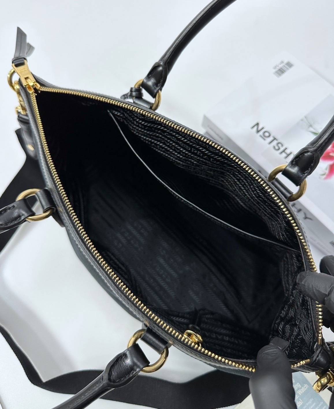 New Prada satchael ขนาด 12 * 8 * 5 นิ้ว
