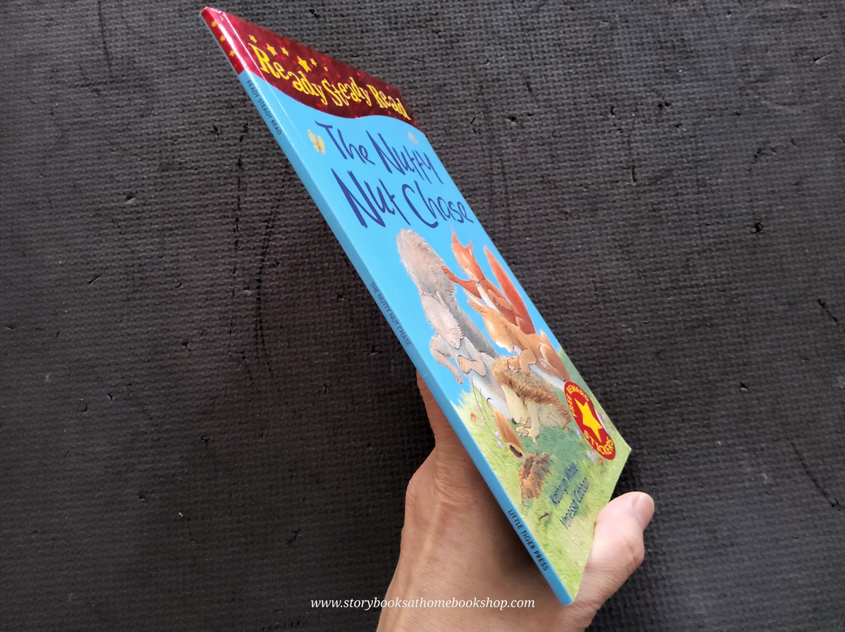 หนังสือนิทานปกอ่อน** 🍅READY STEADY READ THE NUTTY NUT CHASE BY KATHRYN WHITE AND VANESSA CABBAN