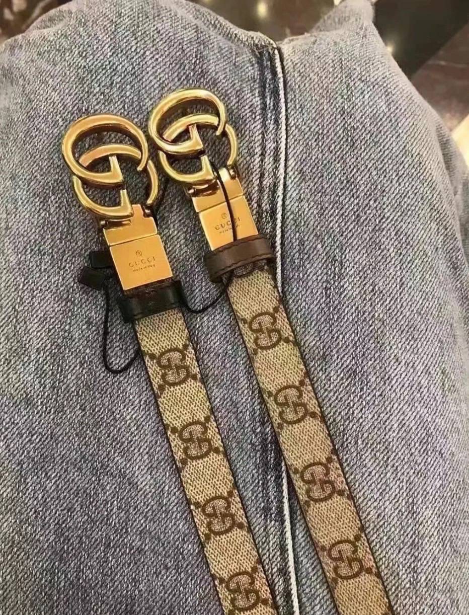 เข็มขัด Gucci ใช้สลับได้ 2 ด้าน ด้านหนังน้ำตาล & ด้านลาย canvas GG ค้มค่ามากกก ⚜️⚜️ Size 70/28 รูแรก 24.5 - รูสุดท้าย 28.5 นิ้ว📍