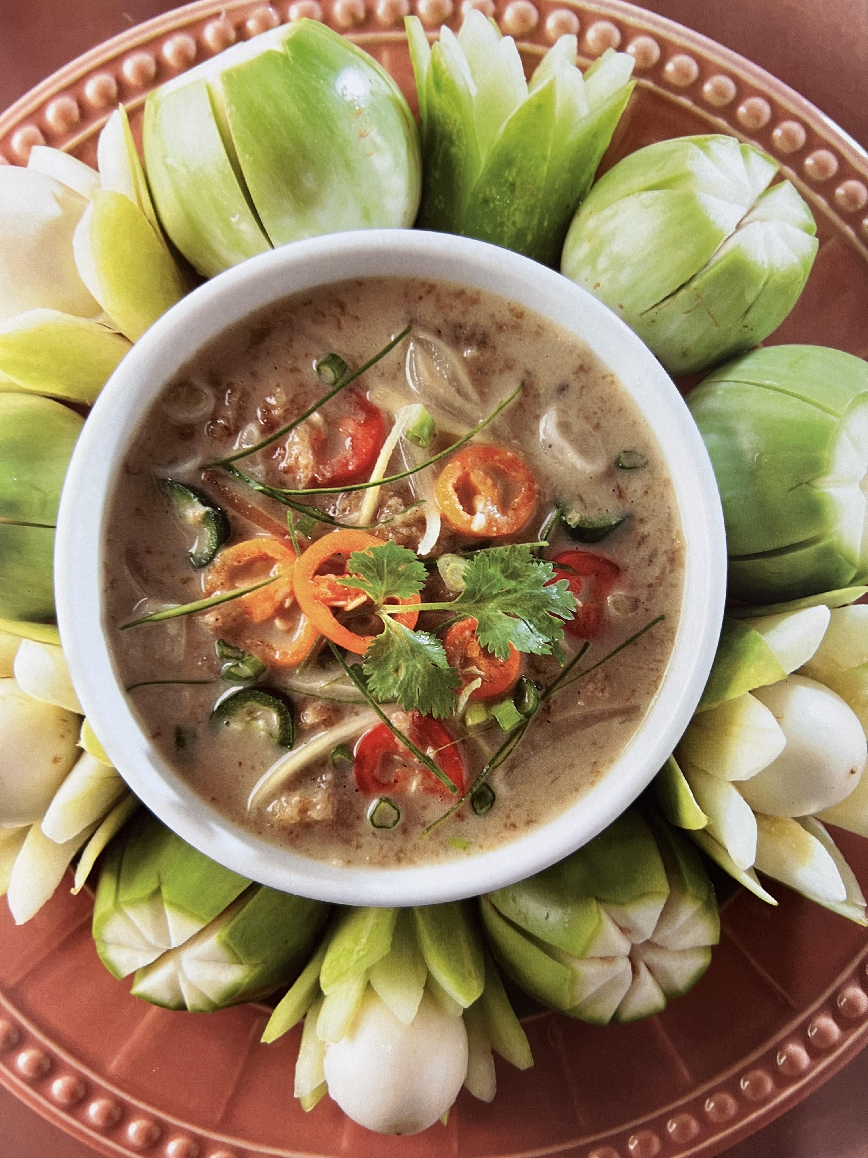 โสมสวลีรังสรรค์ : ตำรับอาหารเพื่อนพึ่ง (ภาฯ) ยามยาก ตำรับอาหารชาววังสวนสุนันทา (2 เล่มชุด)**มีลายเซ็นมอบอาจารย์ศรีสมร คงพันธุ์.