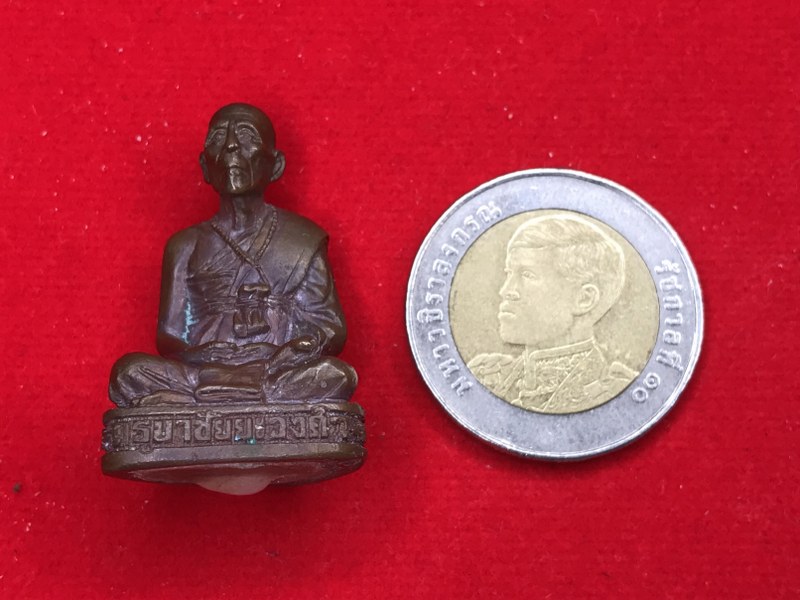 รูปหล่อจัมโบ้ หลวงปู่ครูบาชัยยะวงศาฯ เนื้อขันลงหิน วัดพระพุทธบาทห้วยต้ม อ.ลี้ จ.ลำพูน รุ่นชัยมงคล ๘๓ สร้างในคราวที่ท่านอายุครบ ๘๓ ปี และเป็นที่ระลึกสร้างเจดีย์ชเวดากอง (จำลอง)