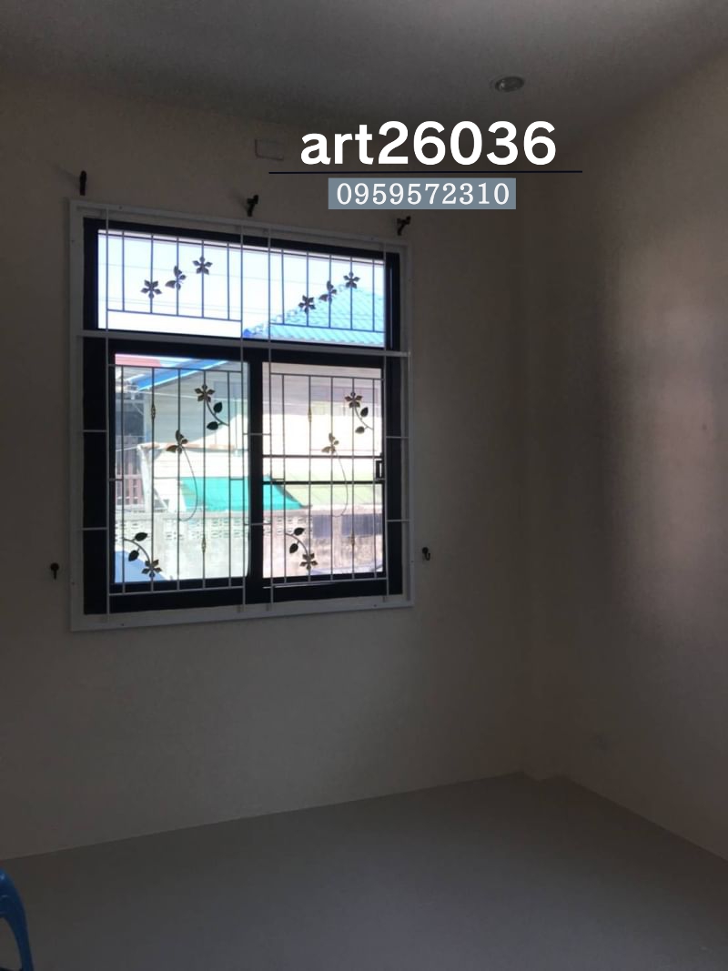 หน้าต่าง เหล็กดัดพร้อมมุ้งลวด ลายผีเสื้อ ดอกไม้