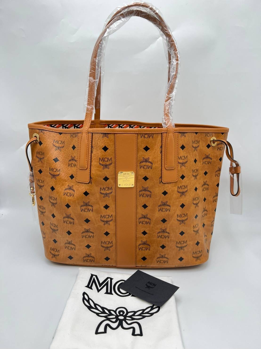 พร้อมส่งโปร New Mcm tote กลับด้านได้ลายใหม่ล่าสุดค่ะ