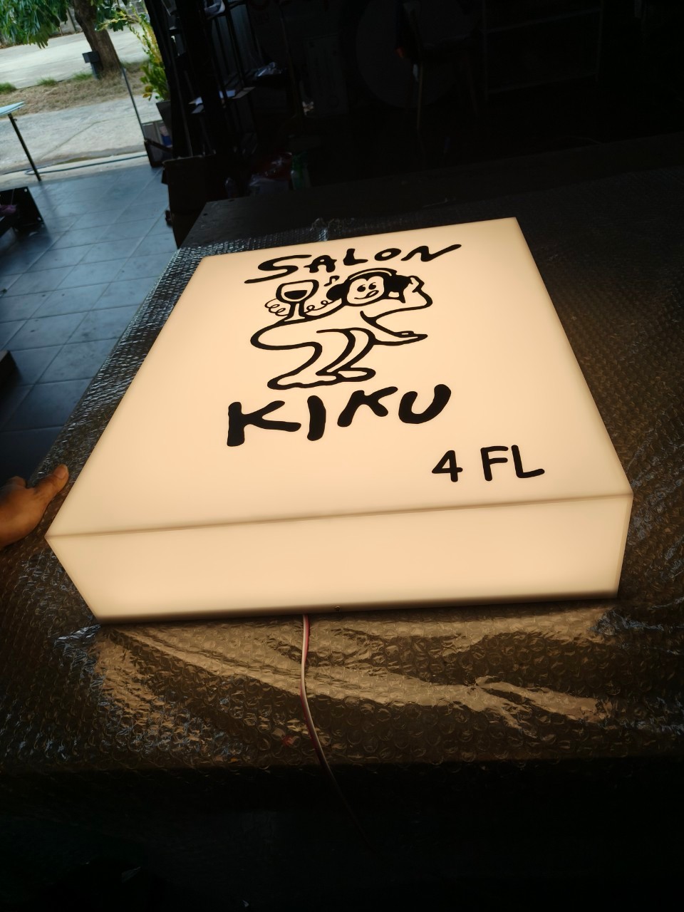 กล่องไฟอะคริลิค ไฟออกรอบตัว ขนาด 40x50 cm