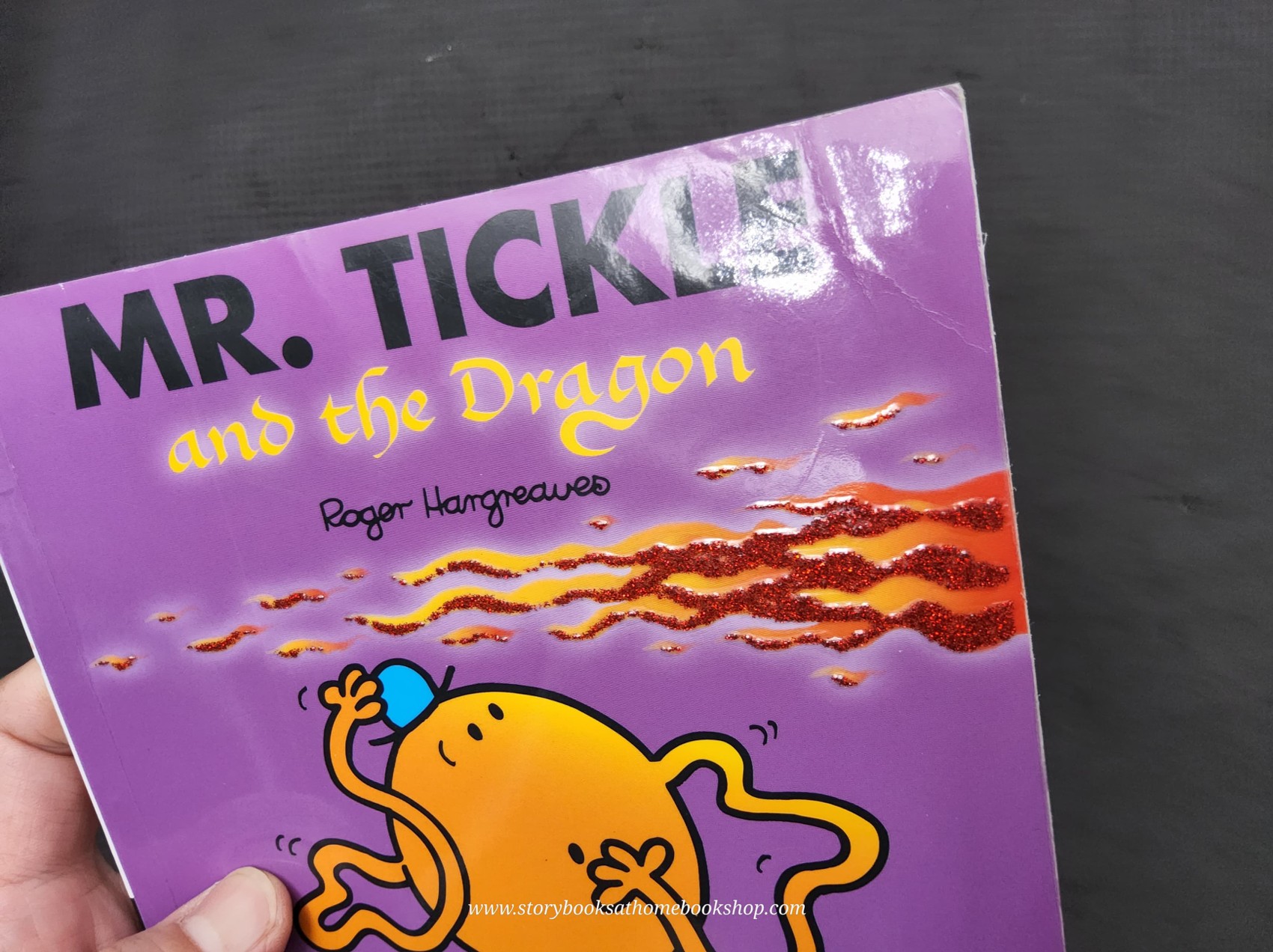 หนังสือ Bestseller Small book** **หนังสือนิทานปกอ่อน** 👉LITTLE MISS&MR.MEN👍 🍅🍅MR.TICKLE AND THE DRAGON by Roger Hargreaues ปกกริทเตอร์