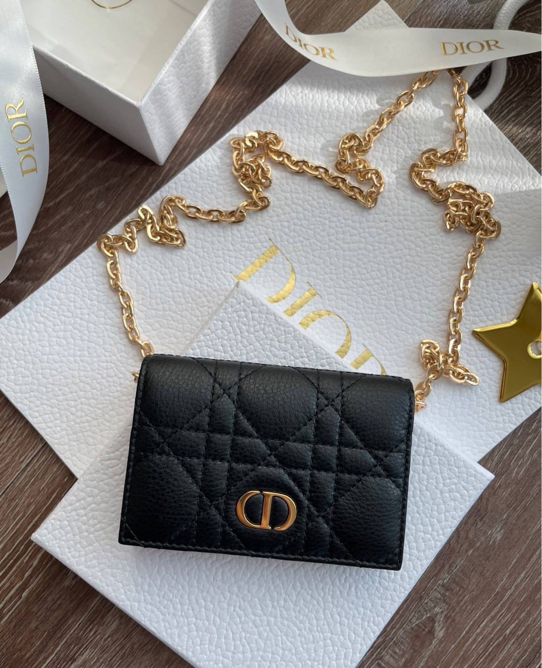 New Dior caro card wallet รุ่นนี้มีซ่องซิปเล็กด้วยค่า น่ารักมาก อุปกรณ์ fullset + copy Rec1/25 สายโซ่แทน