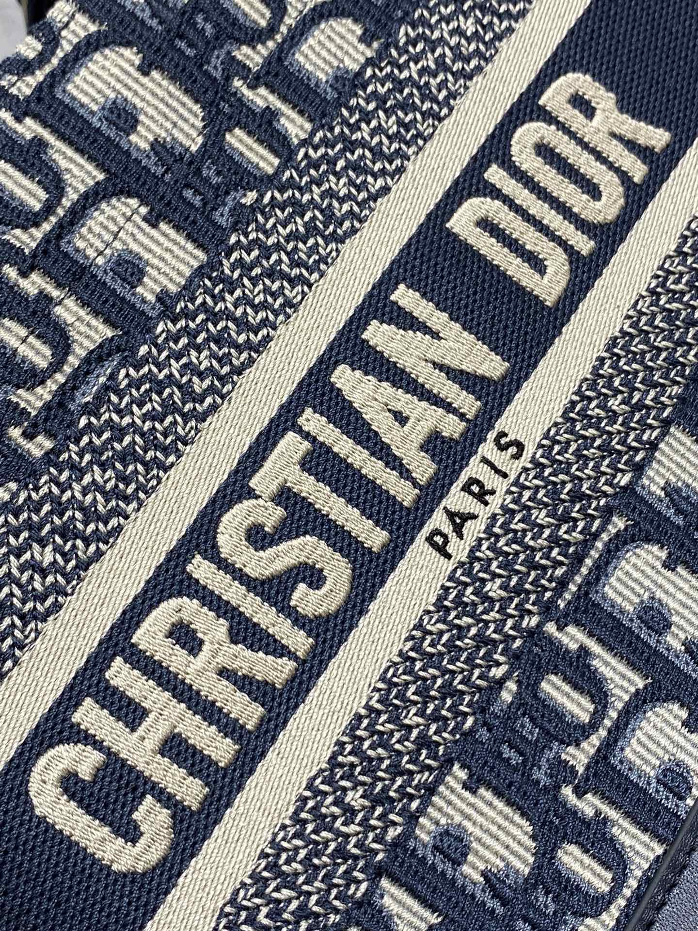 [Pre-order]กระเป๋า Dior East-West Dior Book Tote Blue Dior Oblique with strap งานเกรด Vip คุณภาพดีที่สุด