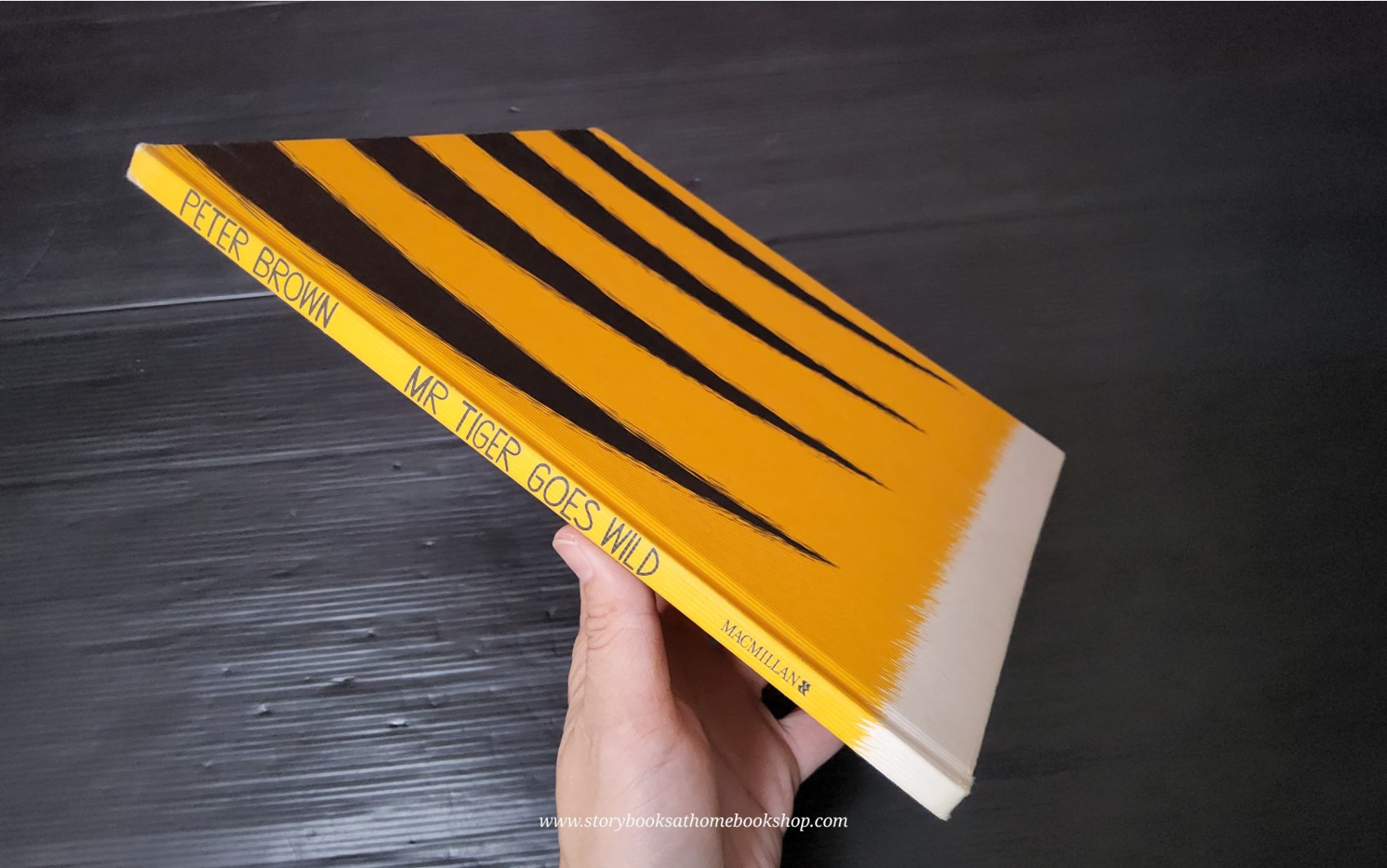 หนังสือนิทานปกแข็ง** ♥️MR TIGER GOES WILD BY PETER BROWN