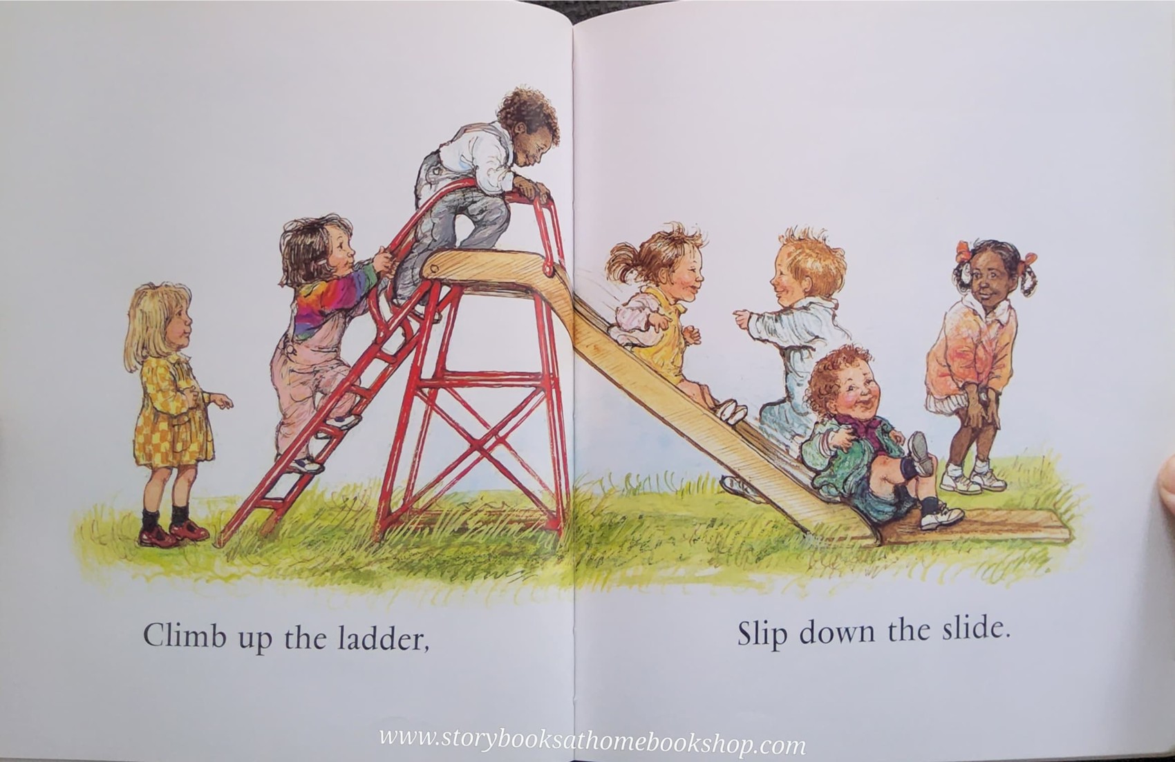 หนังสือนิทานปกอ่อน ** 🍅🍓WHEELS BY SHIRLEY HUGHES♥️♥️