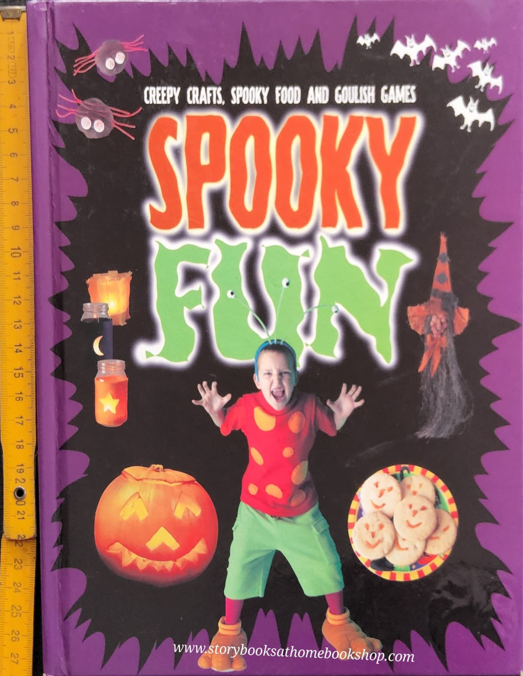 ACTIVITY BOOK** 🍅🍓SPOOKY FUN