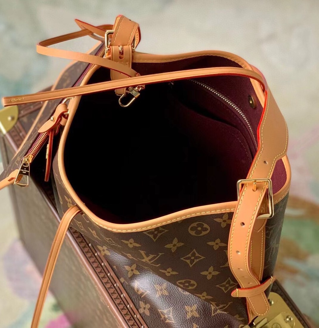 [Pre-order]กระเป๋าสะพาย กระเป๋ารุ่น CarryAll PM Monogram - Louis Vuitton- M46203 งานคุณภาพที่ดีที่สุด