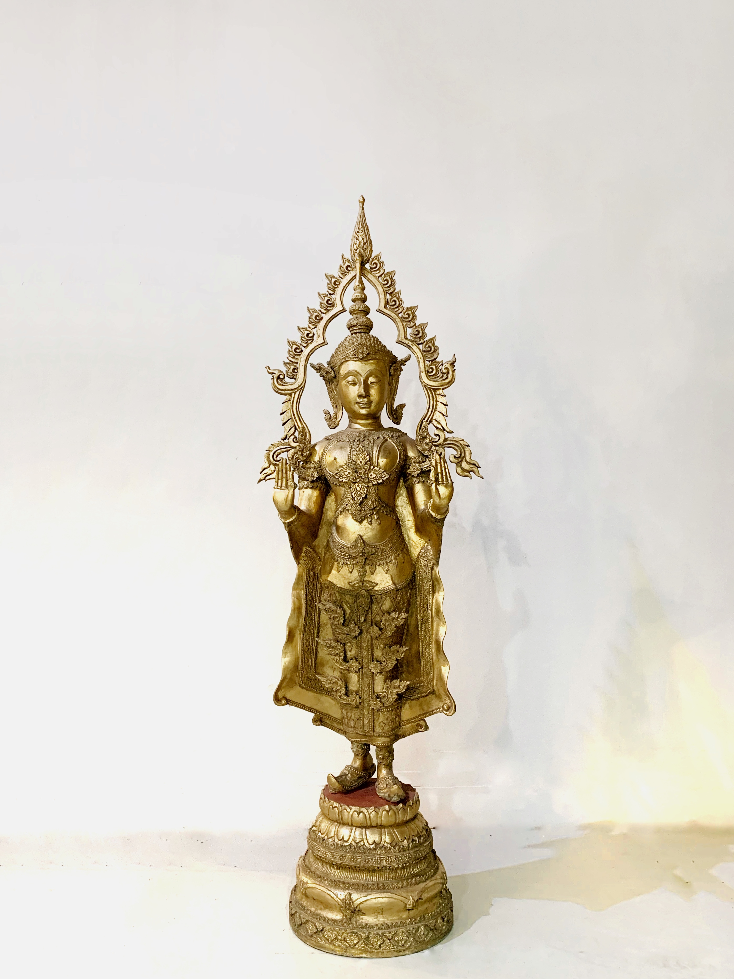พระพุทธรูปทรงเครื่องกษัตริย์ ปางห้ามสมุทร สูง 52"