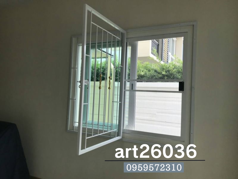 เหล็กดัดพร้อมมุ้งลวด ลายคลาคสิก กระจกบานเลื่อน