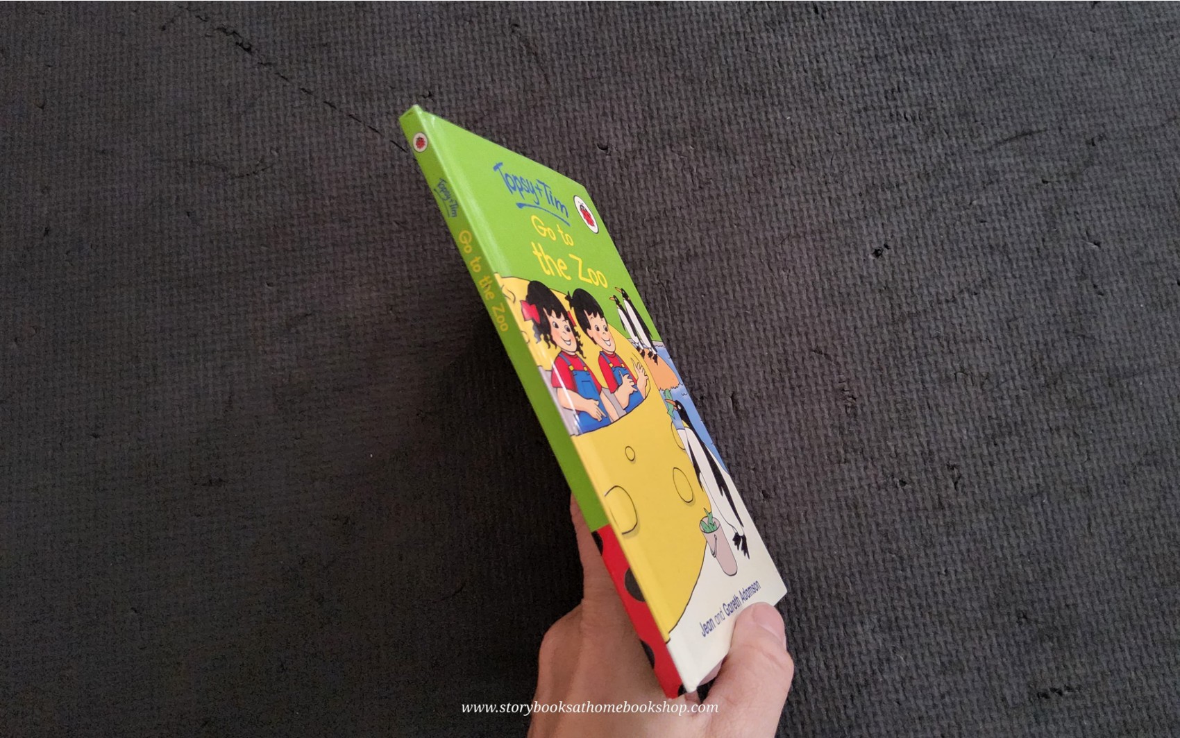 หนังสือนิทานปกแข็ง** 🍓🍓TOPSY+TIM GO TO THE ZOO